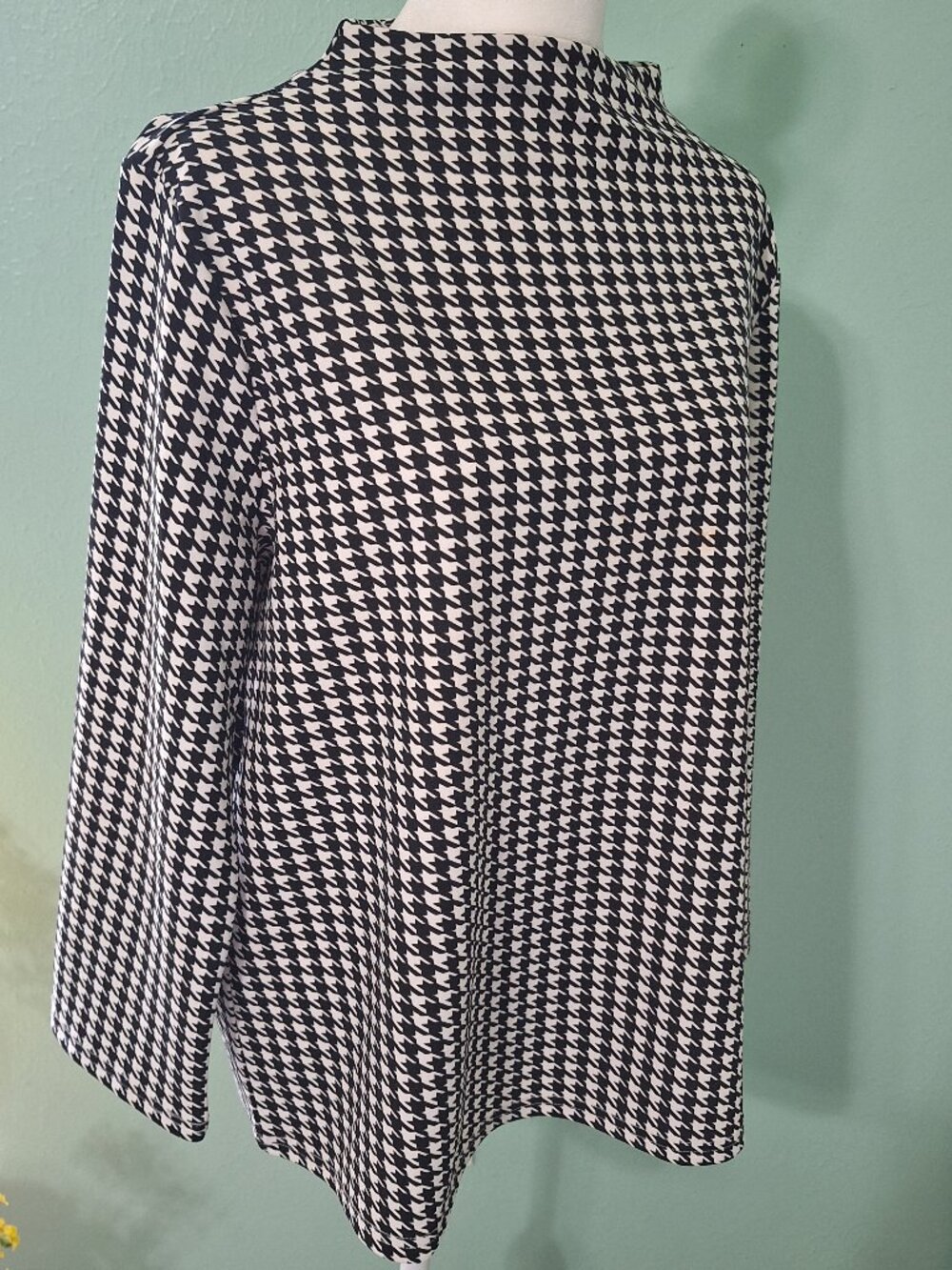 Melloday Mockneck Houndstooth Long Slleved Blouse. Size XL